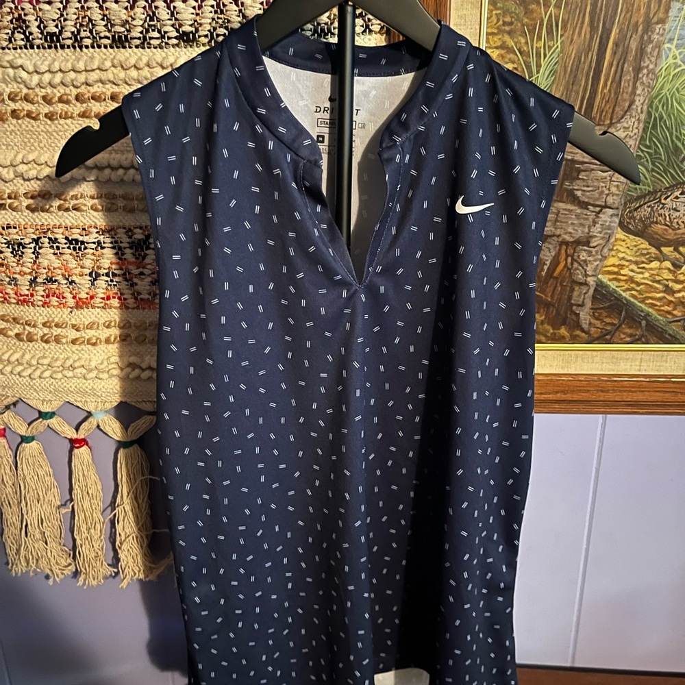 Nike Dri-FIT Standard Fit Top in Navy and White